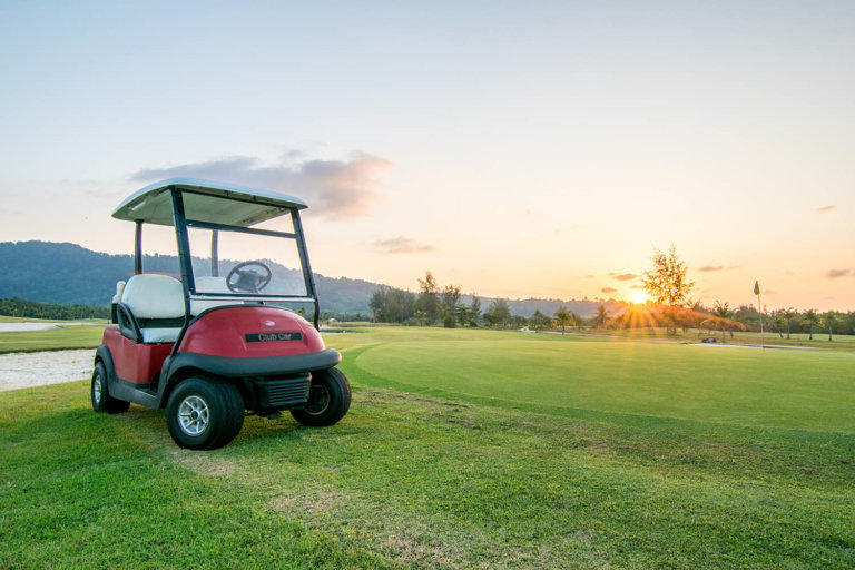 The golf course landscape with beautiful sky. Golf cart at the g Reisebüro Intranet